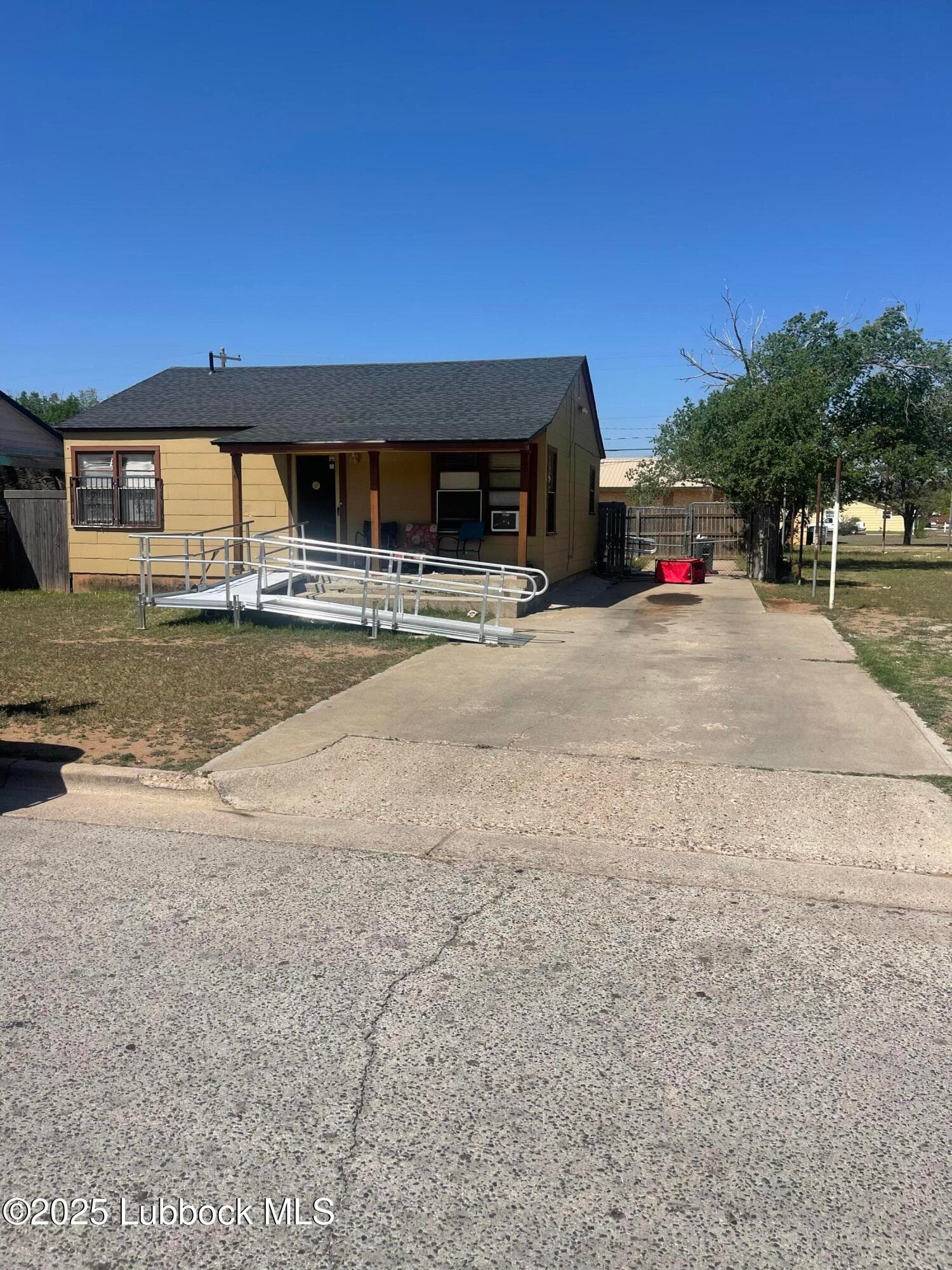 Multi Family at 206 Avenue S
