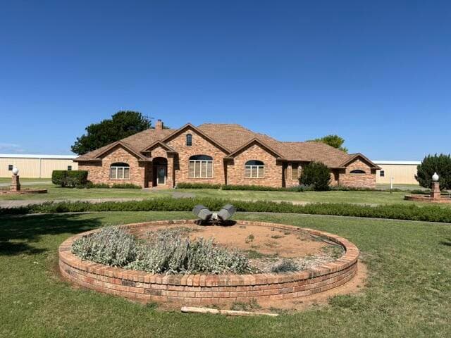 Single Family Residence at 1900 S Interstate 27