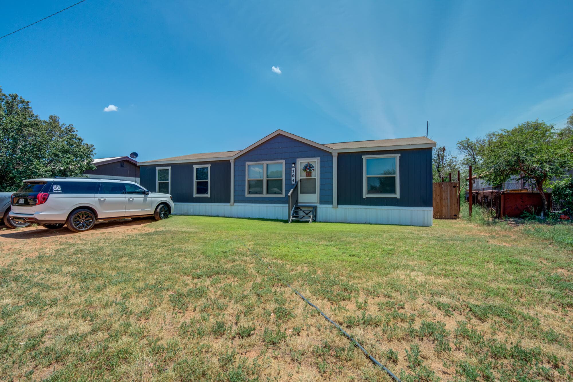 Manufactured Home at 104 E Cragin Street