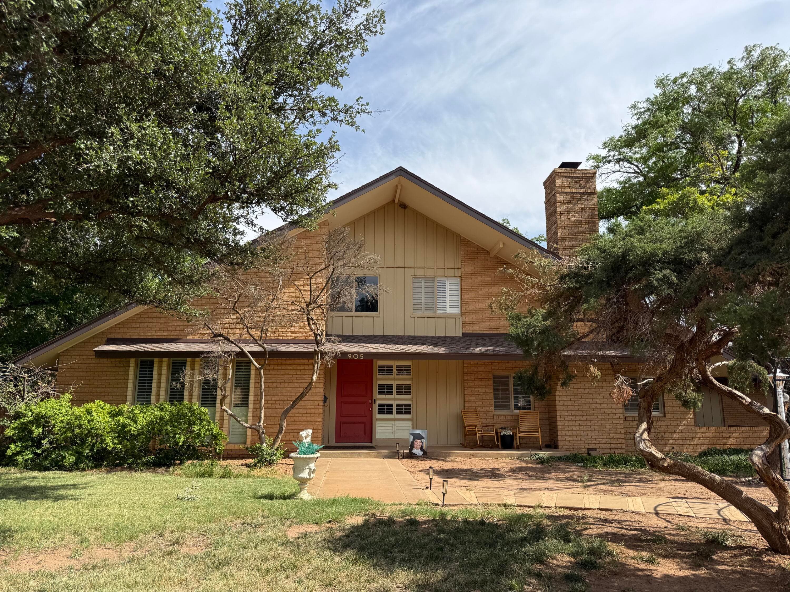 Single Family Residence at 905 N 10th Street