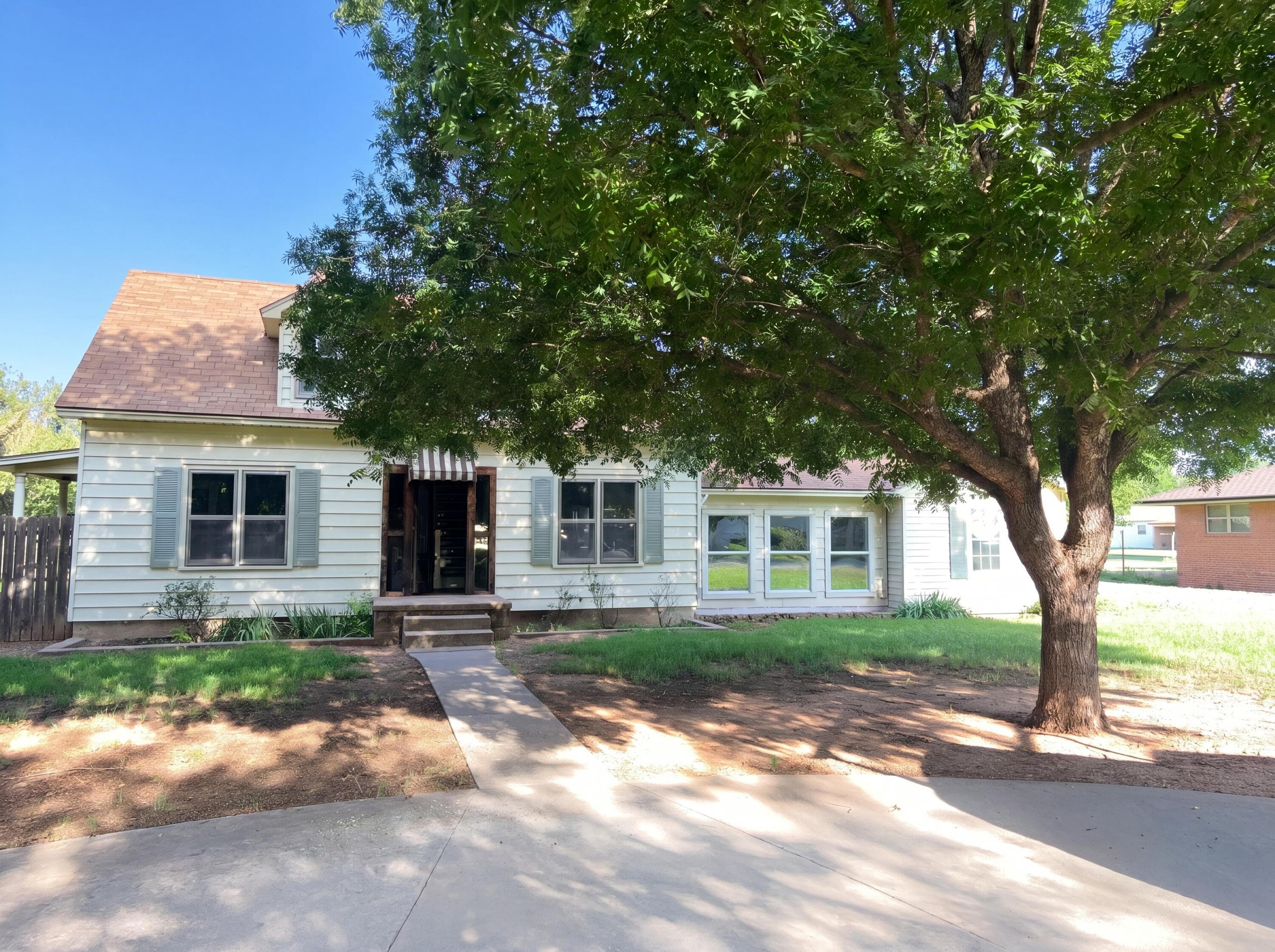Single Family Residence at 506 S Foley Street