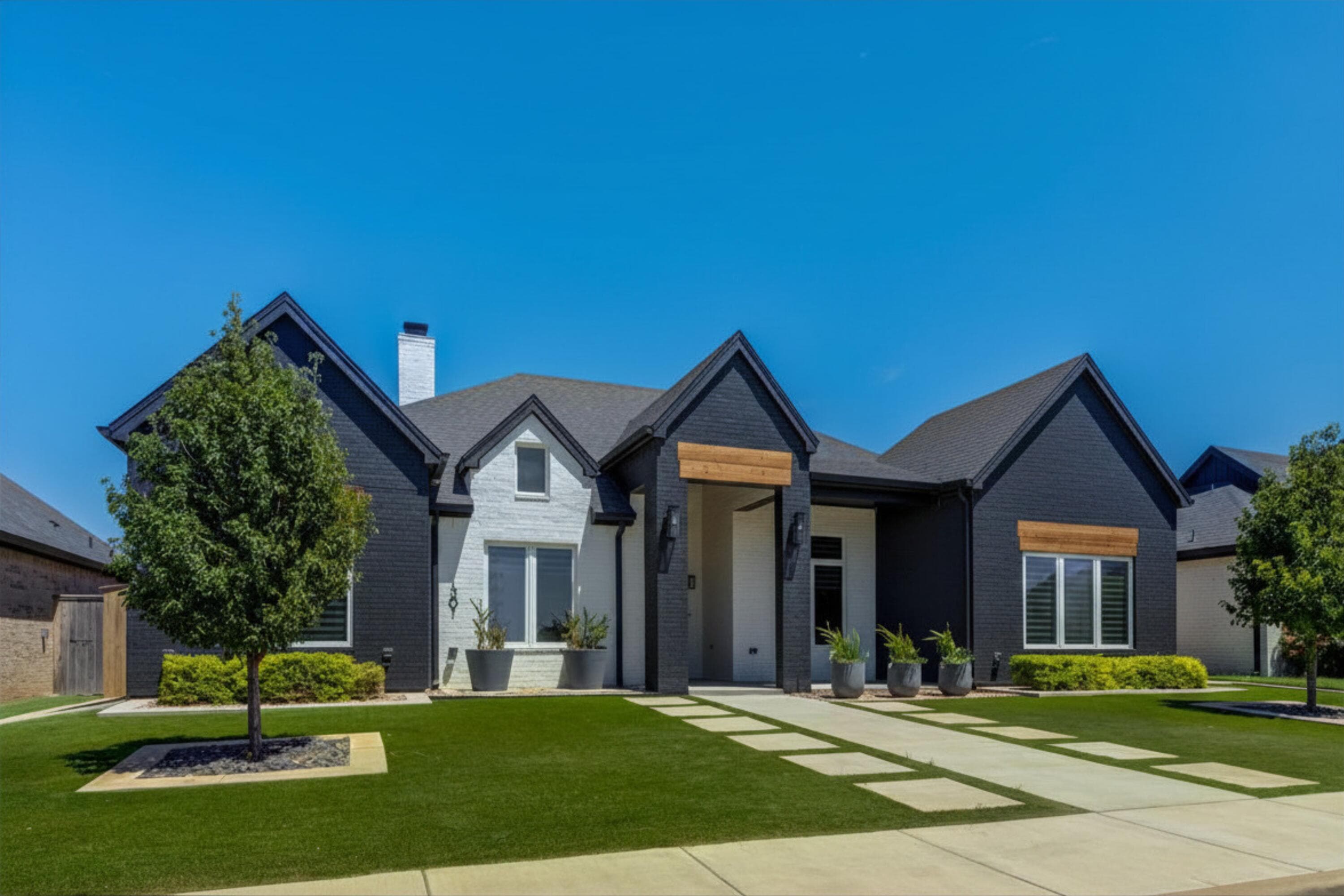 Single Family Residence at 1301 Buckingham Avenue
