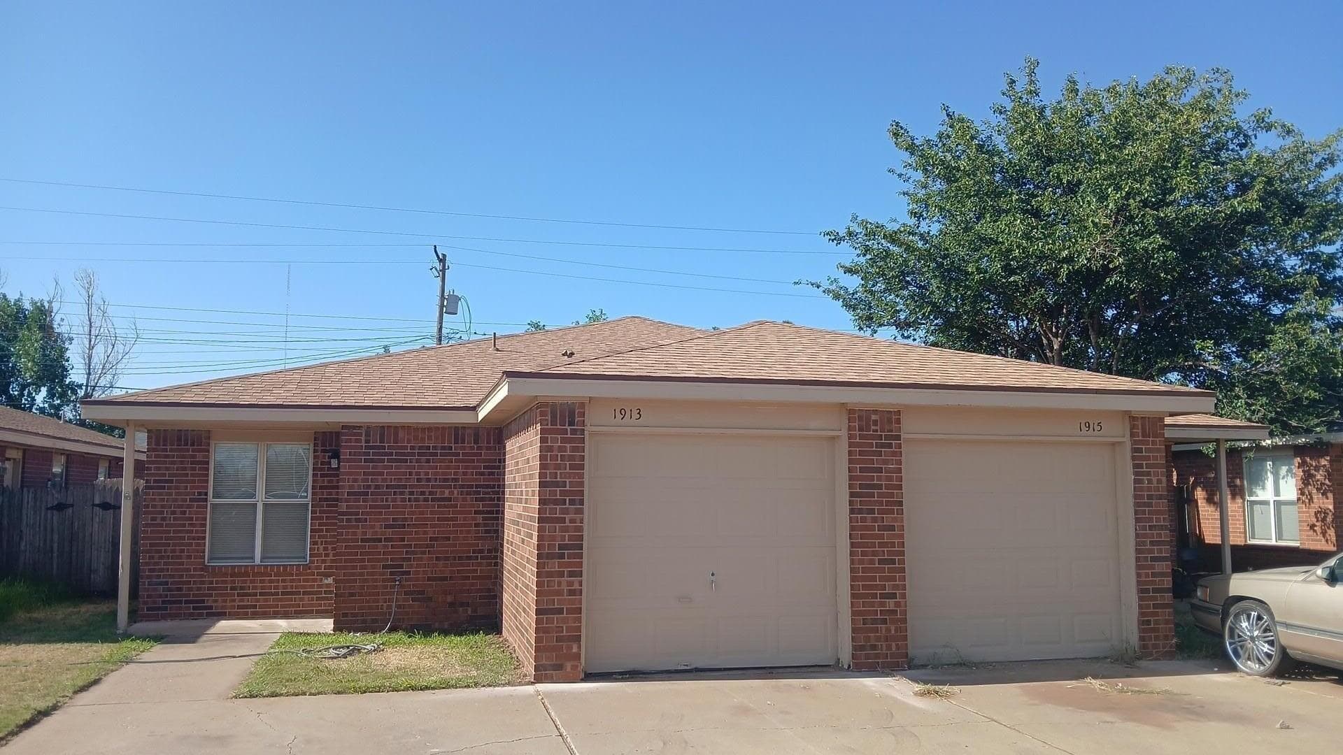 Duplex at 1915 S Loop 289