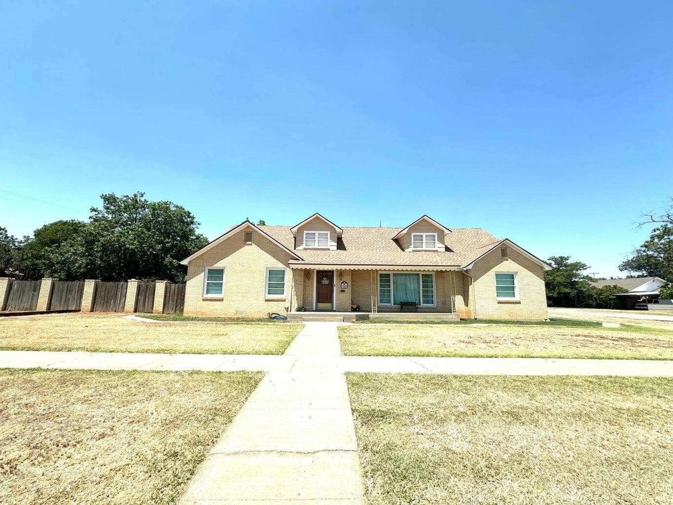 Single Family Residence at 1500 W 9th Street