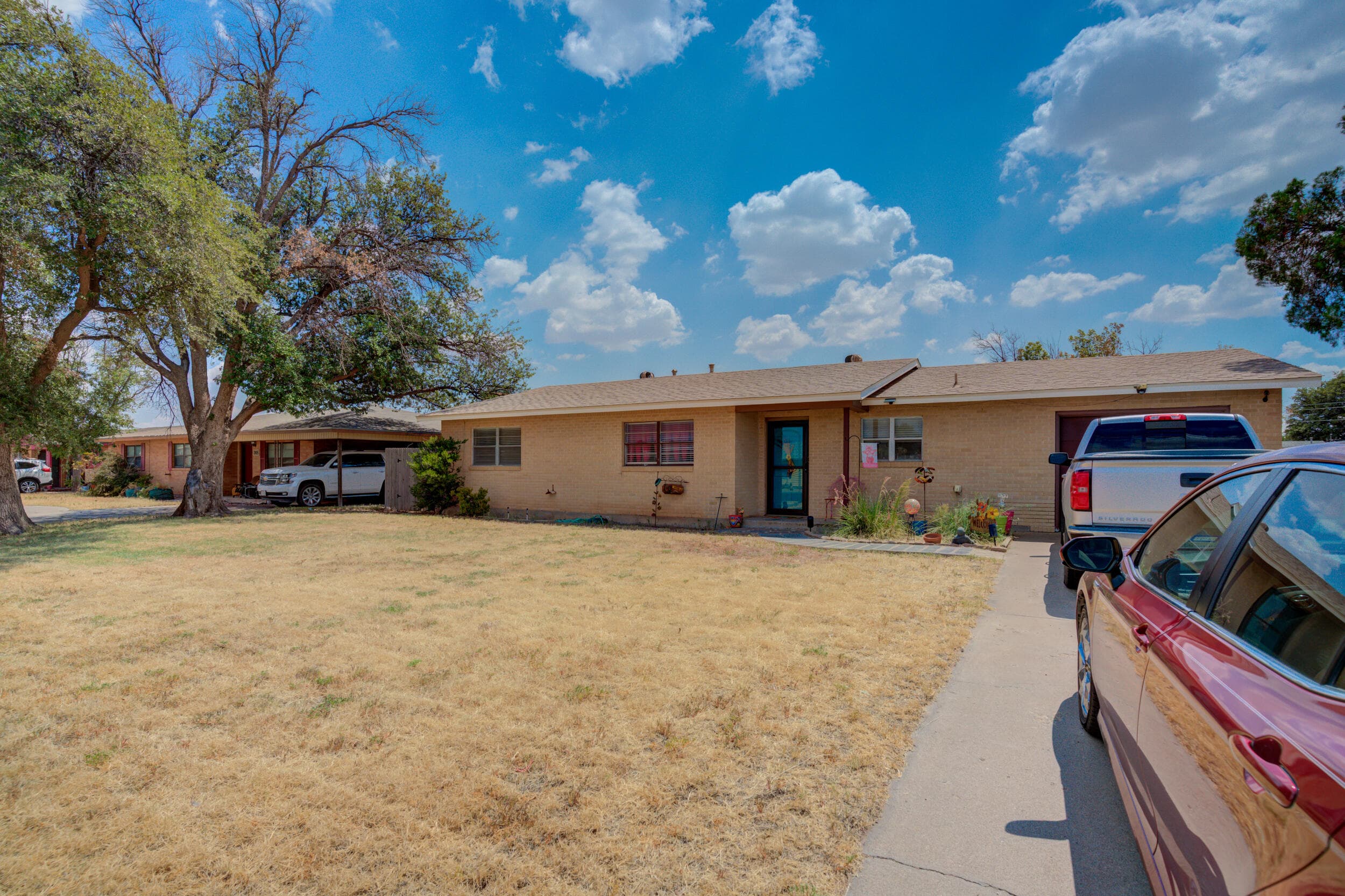 Single Family Residence at 3107 W Illinois Avenue