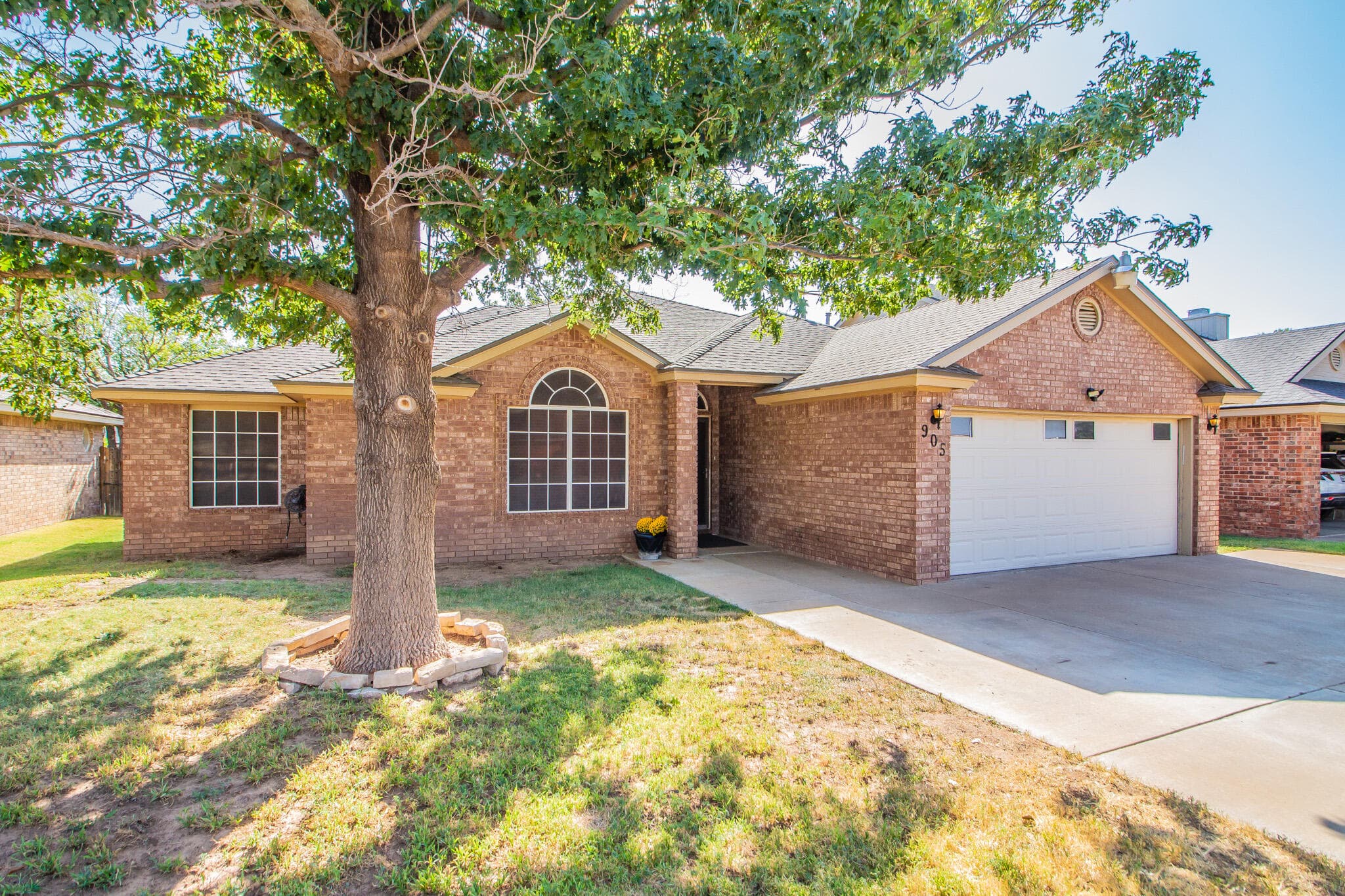 Single Family Residence at 905 Kirby Avenue