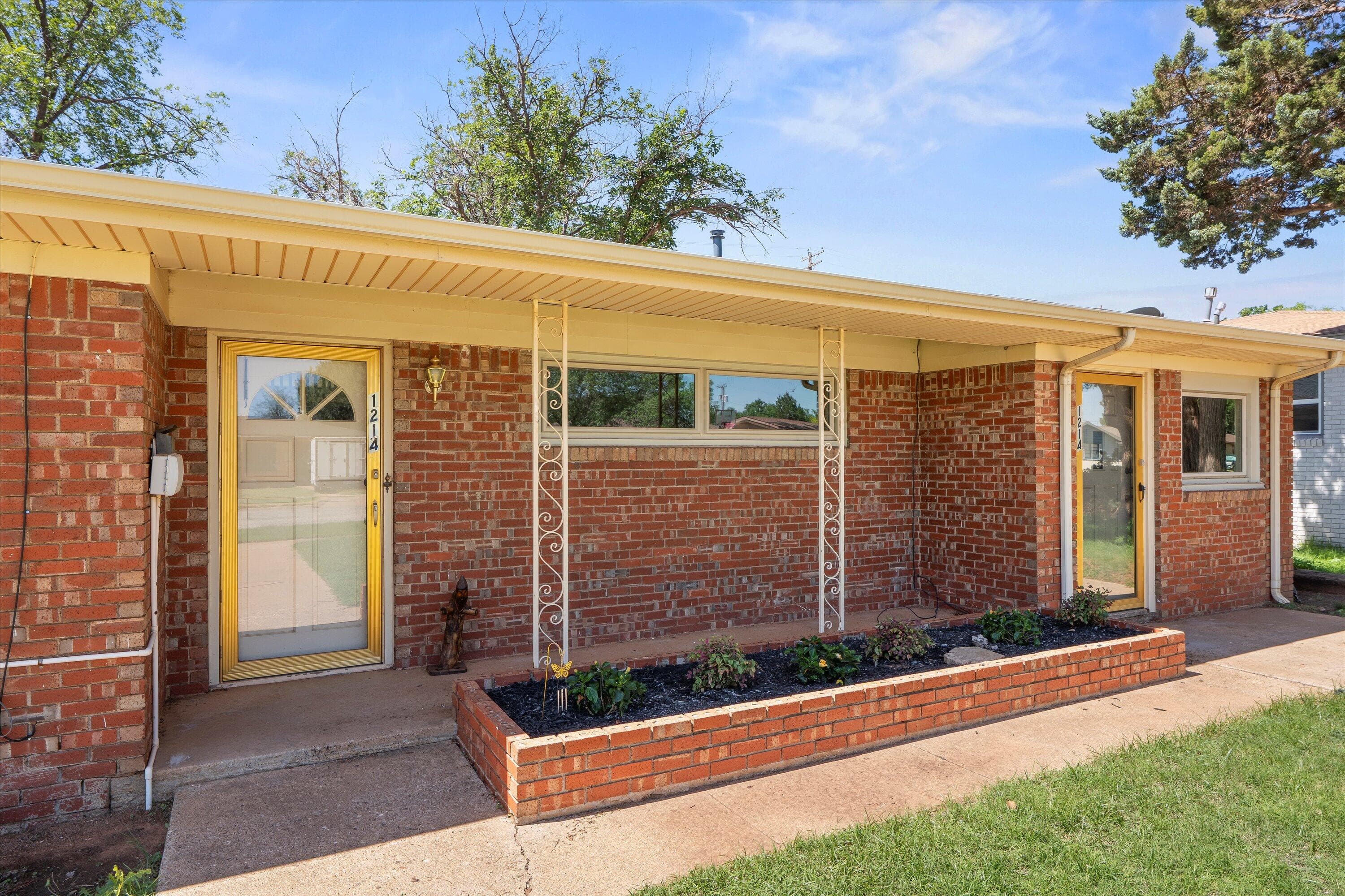 Single Family Residence at 1214 E Buckley Street