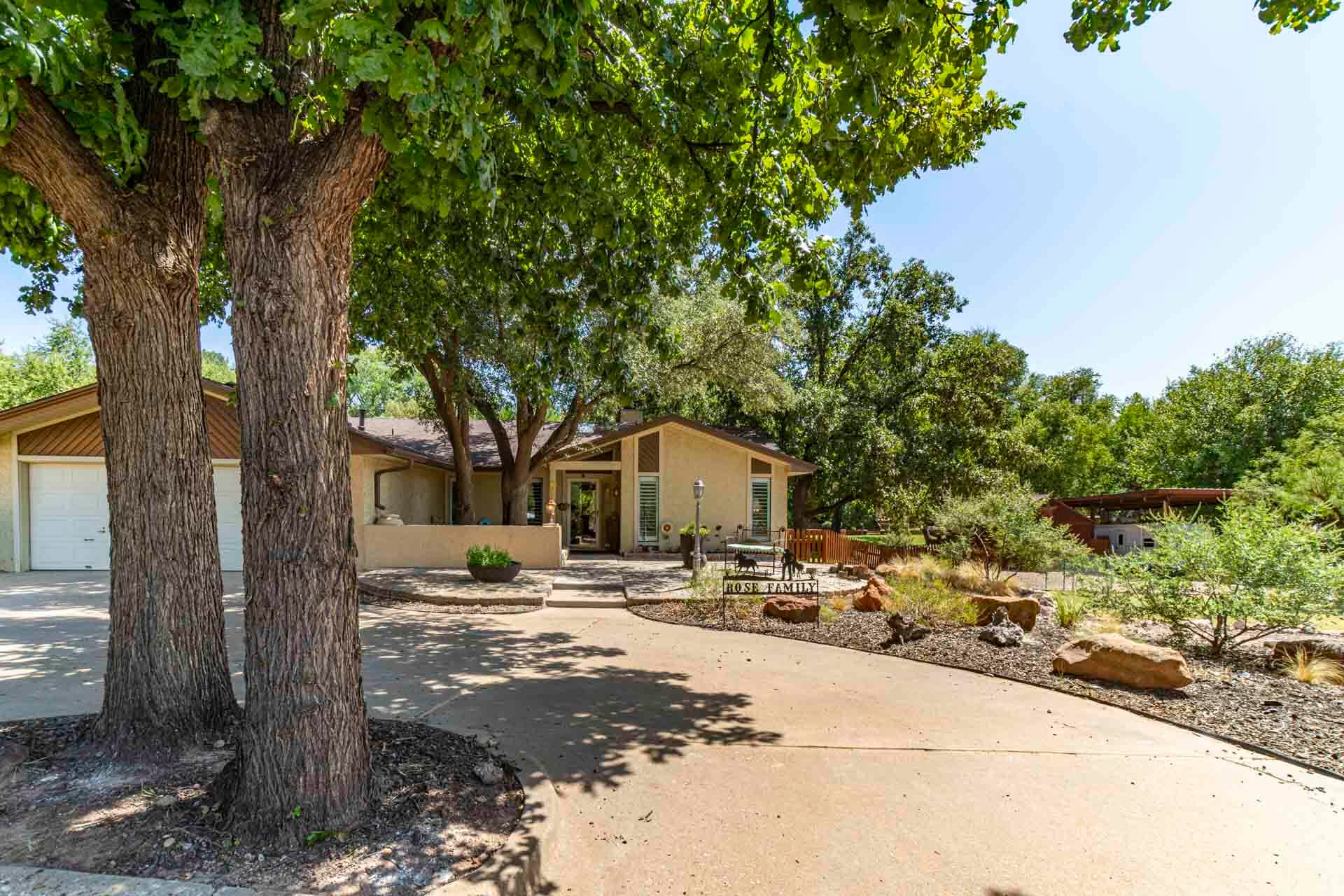 Single Family Residence at 17 W Brookhollow Drive