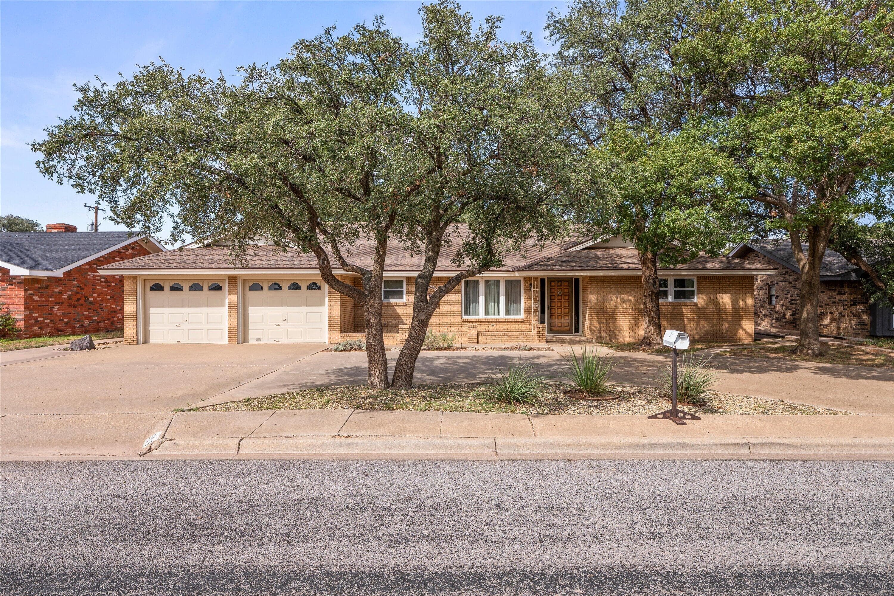 Single Family Residence at 203 Cottonwood Lane