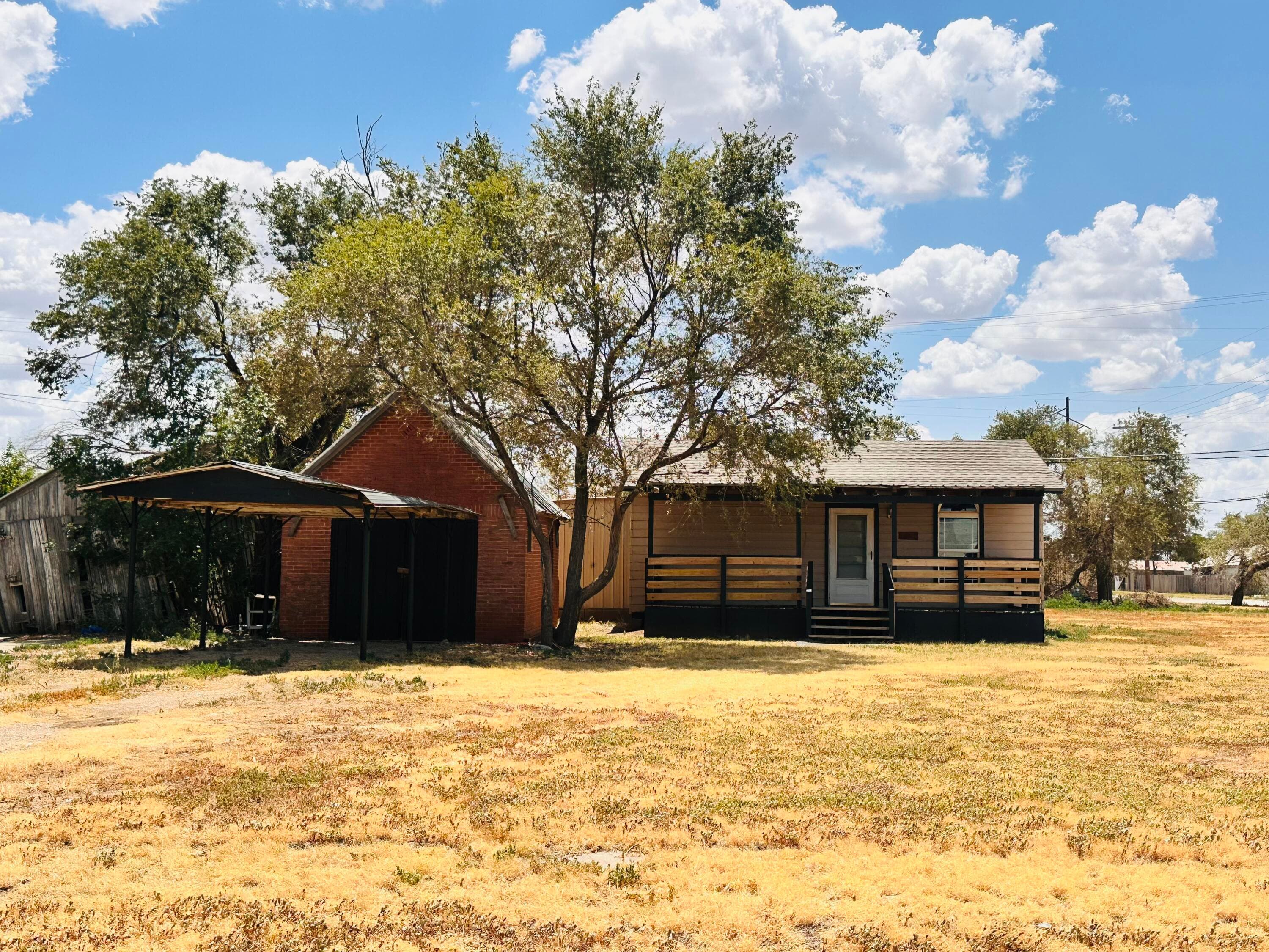 Single Family Residence at 325 W Mississippi Street