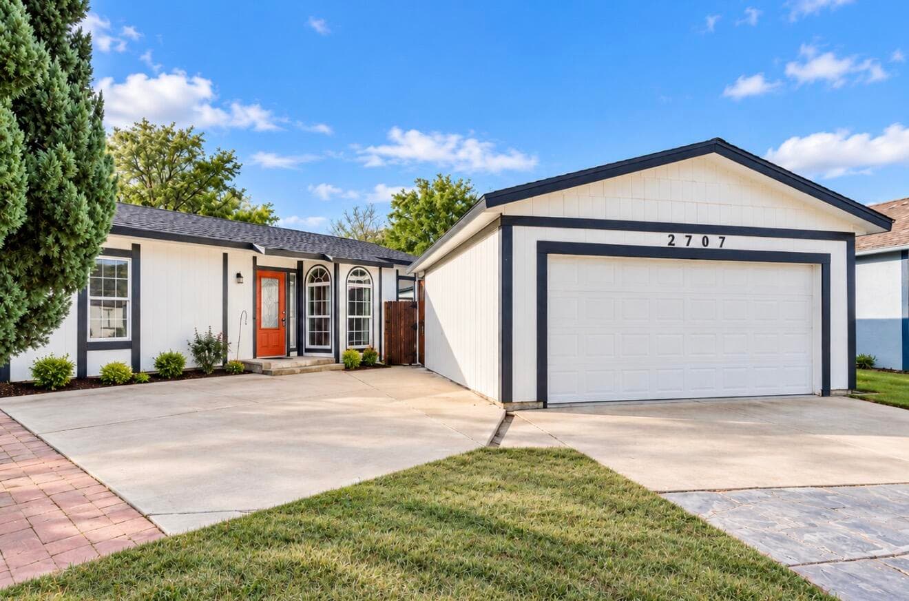 Single Family Residence at 2707 92nd Street