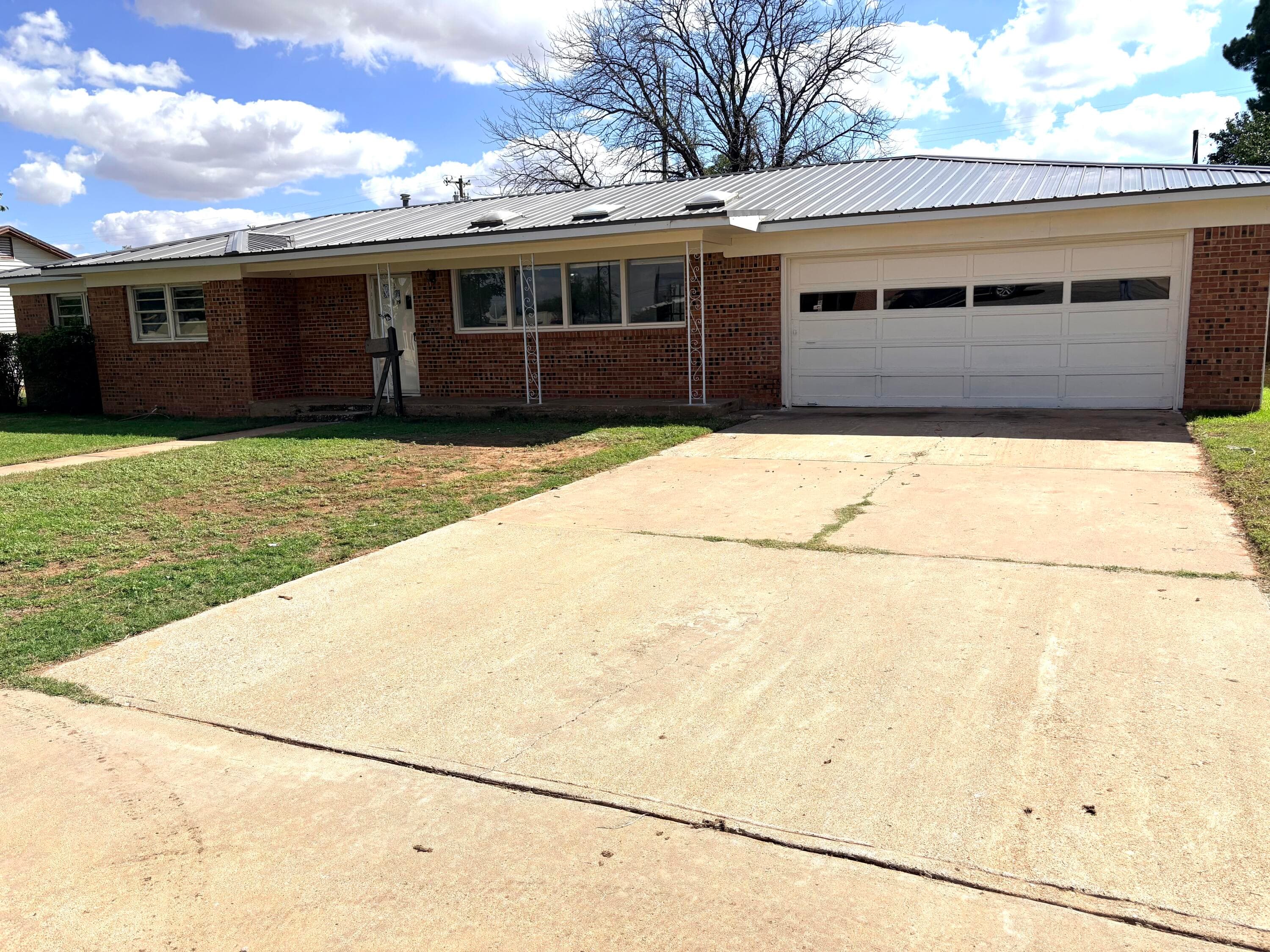Single Family Residence at 1214 E Broadway Street
