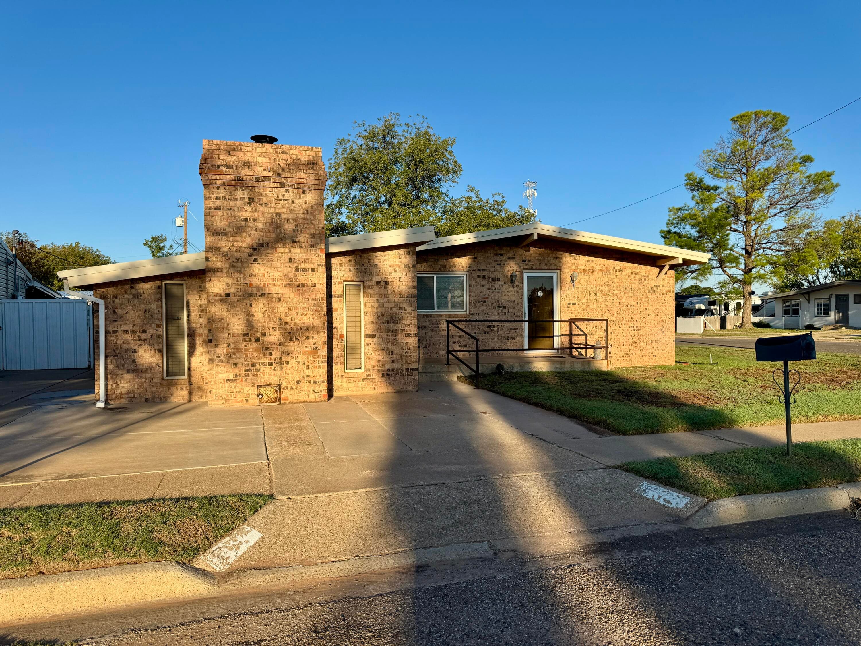 Single Family Residence at 207 N Adams Avenue