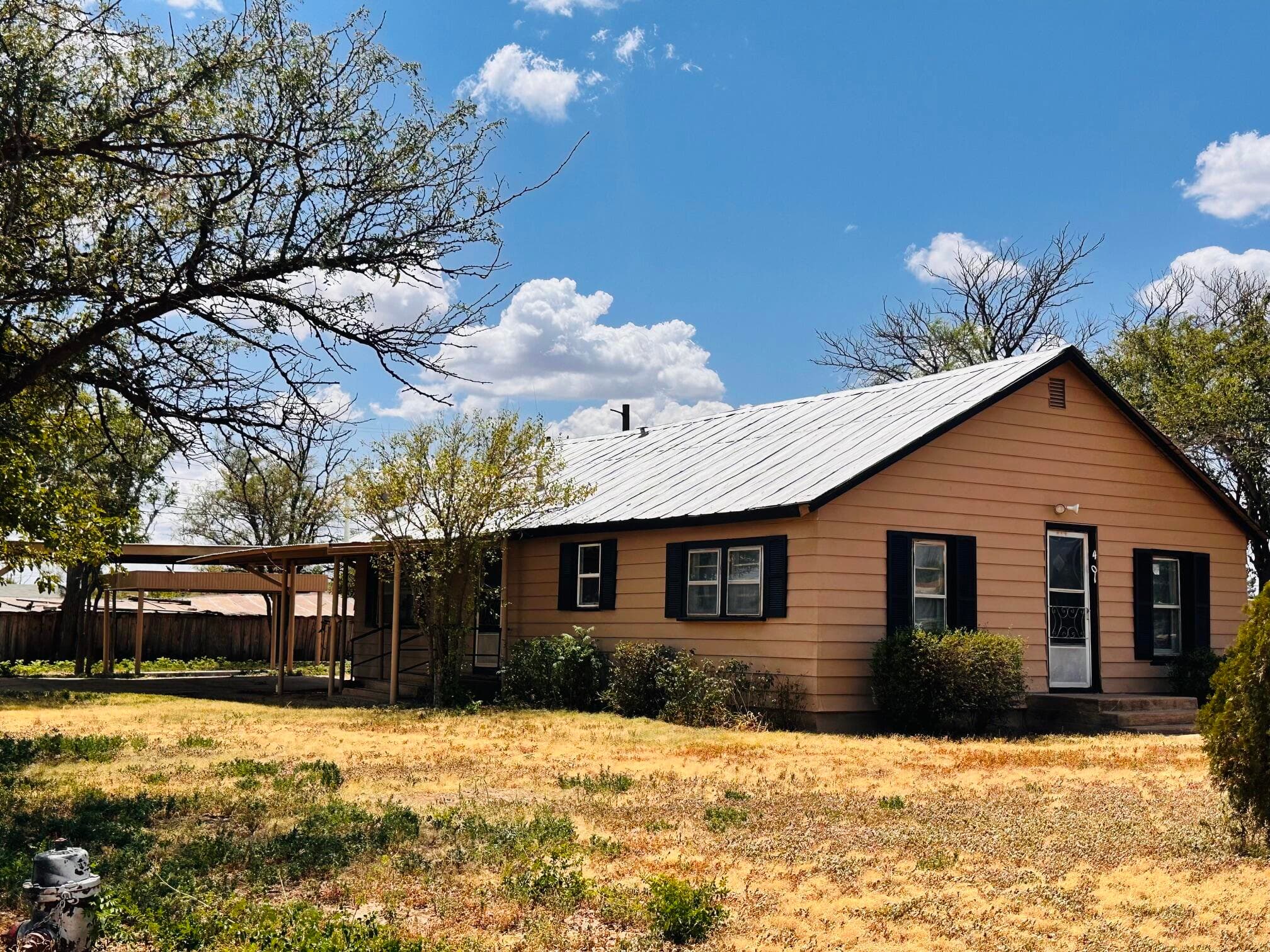 Single Family Residence at 401 W Ross Street