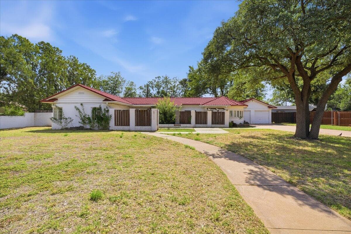 Single Family Residence at 1713 32nd Street
