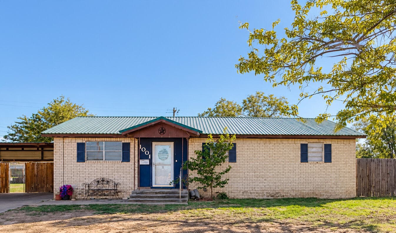 Single Family Residence at 1001 W 15th Street
