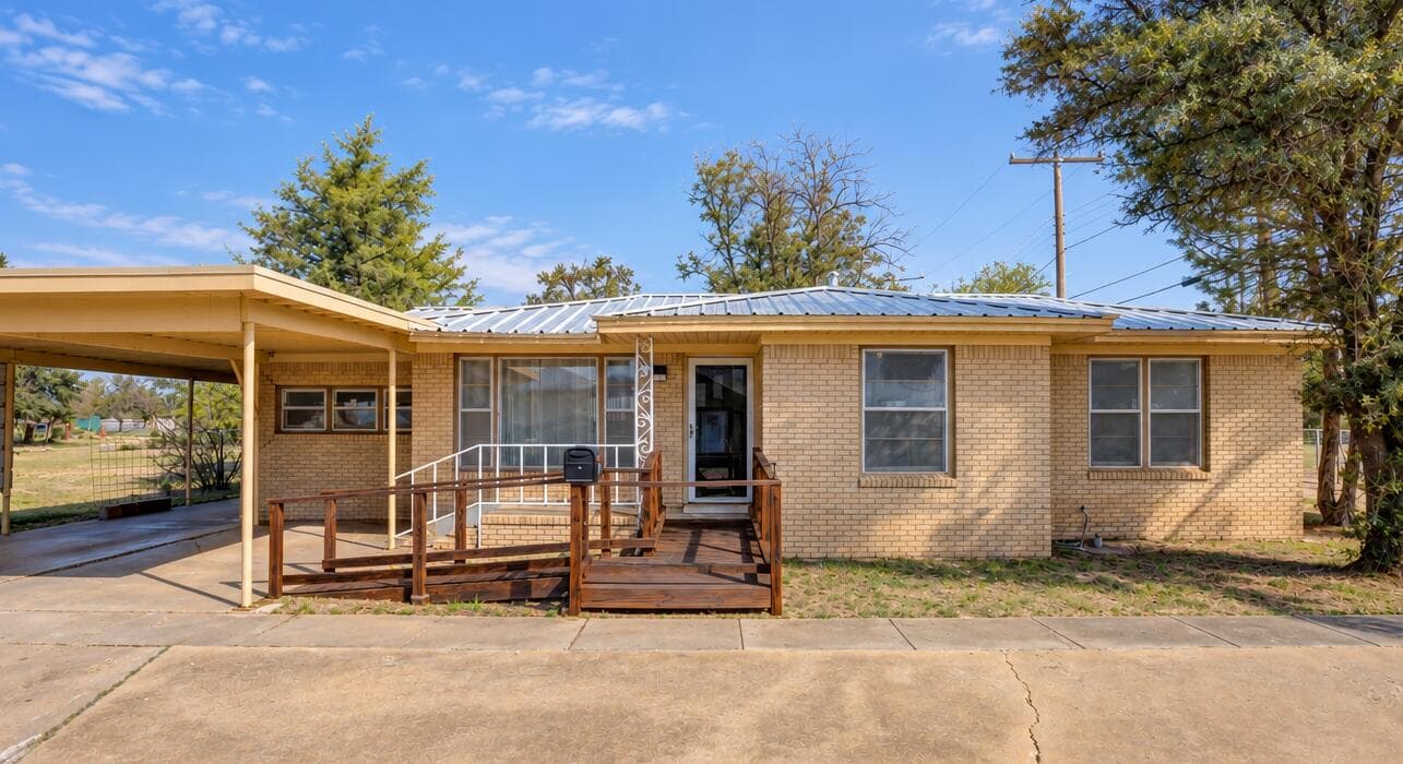 Single Family Residence at 905 10th Street