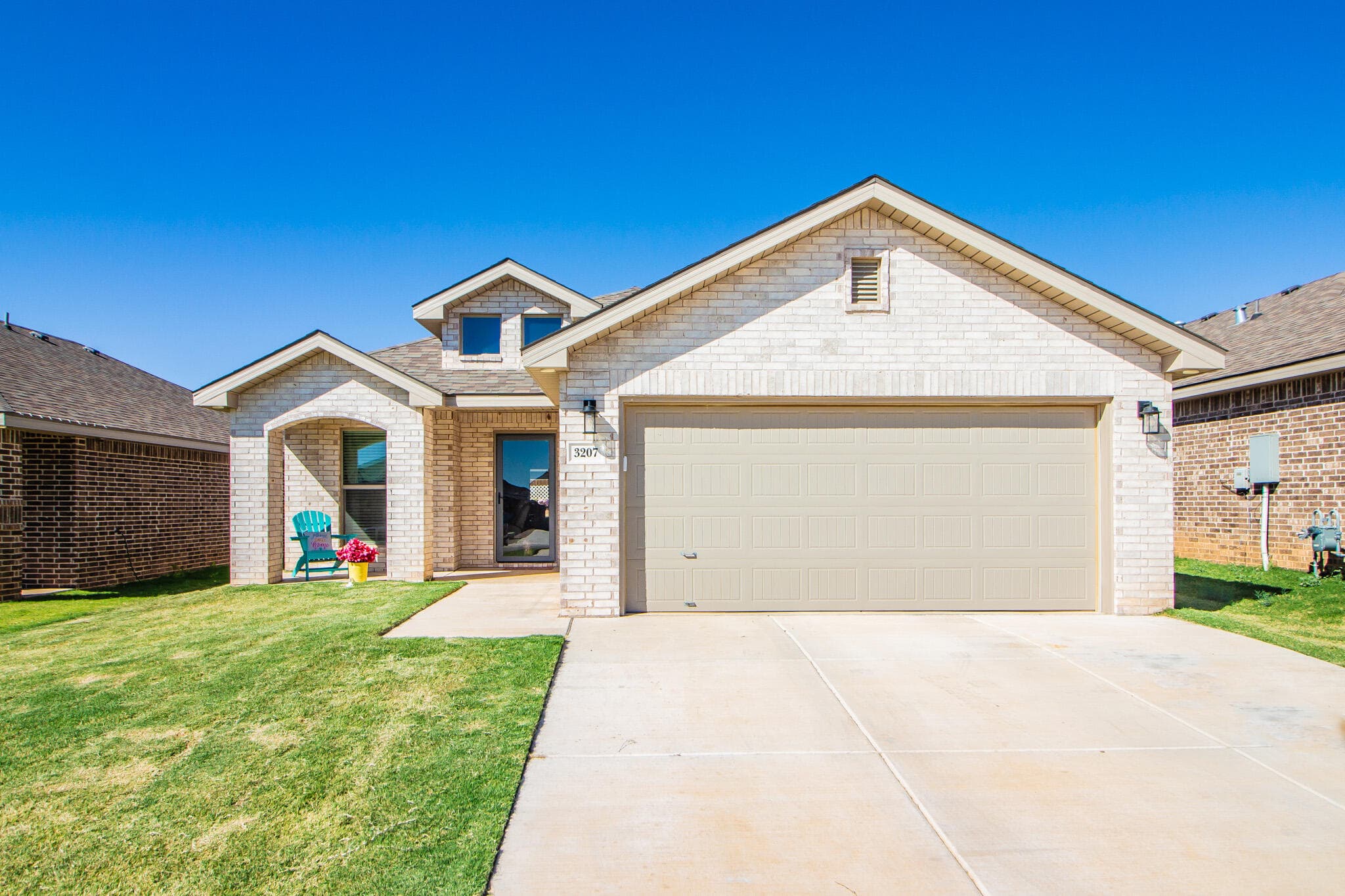 Single Family Residence at 3207 Cottonwood Avenue