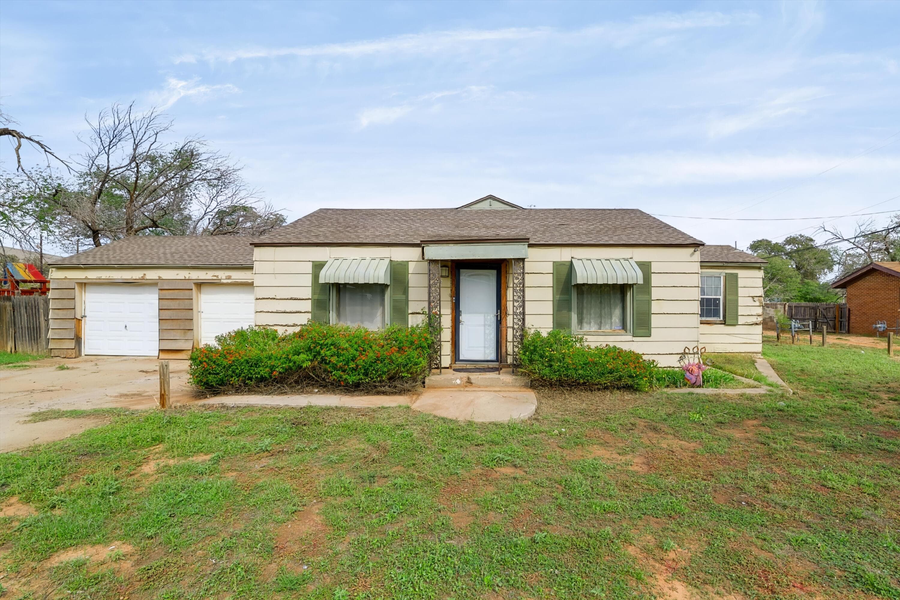 Single Family Residence at 608 38th Street