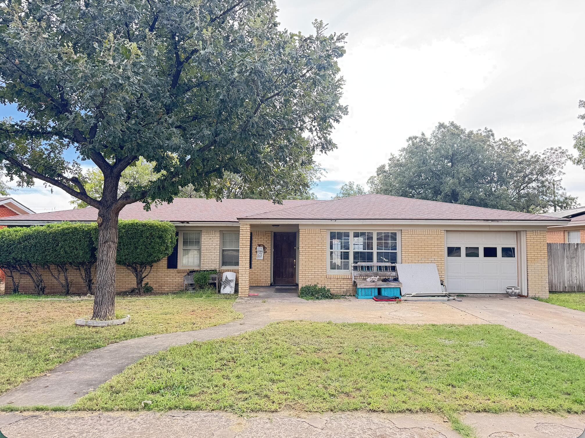 Single Family Residence at 605 SW Avenue J
