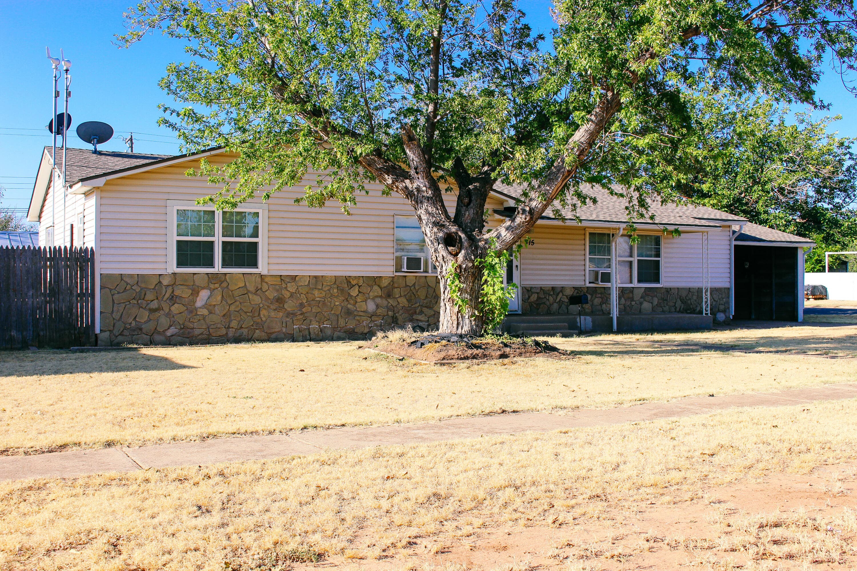 Single Family Residence at 715 W 4th Street