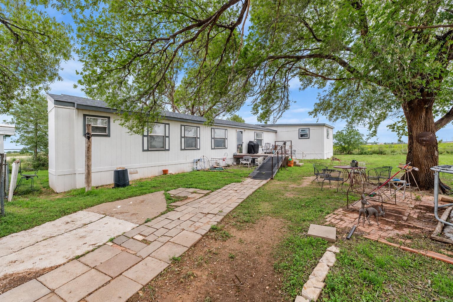 Manufactured Home at 208 N County Rd 2930