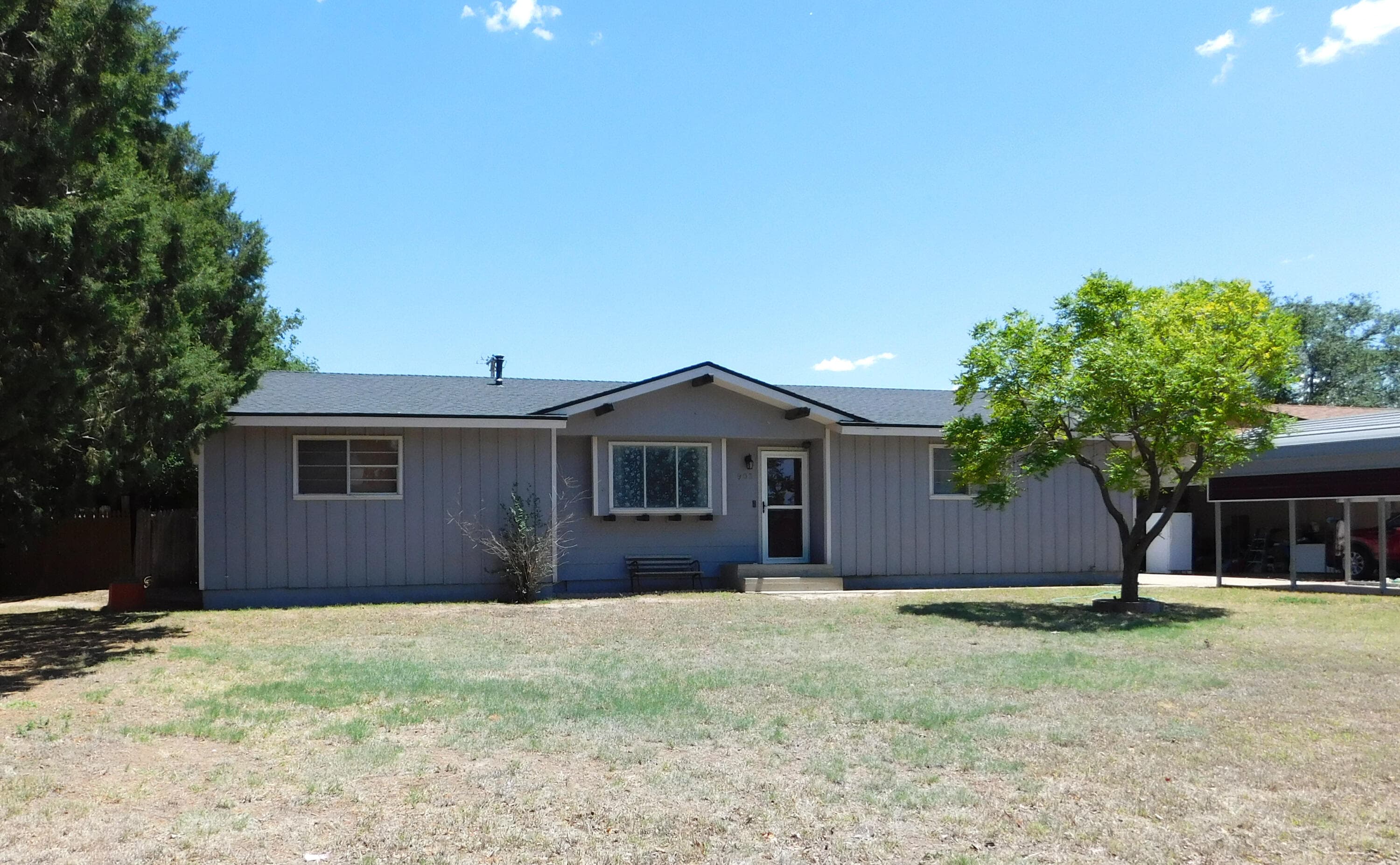 Single Family Residence at 903 W 8th Street