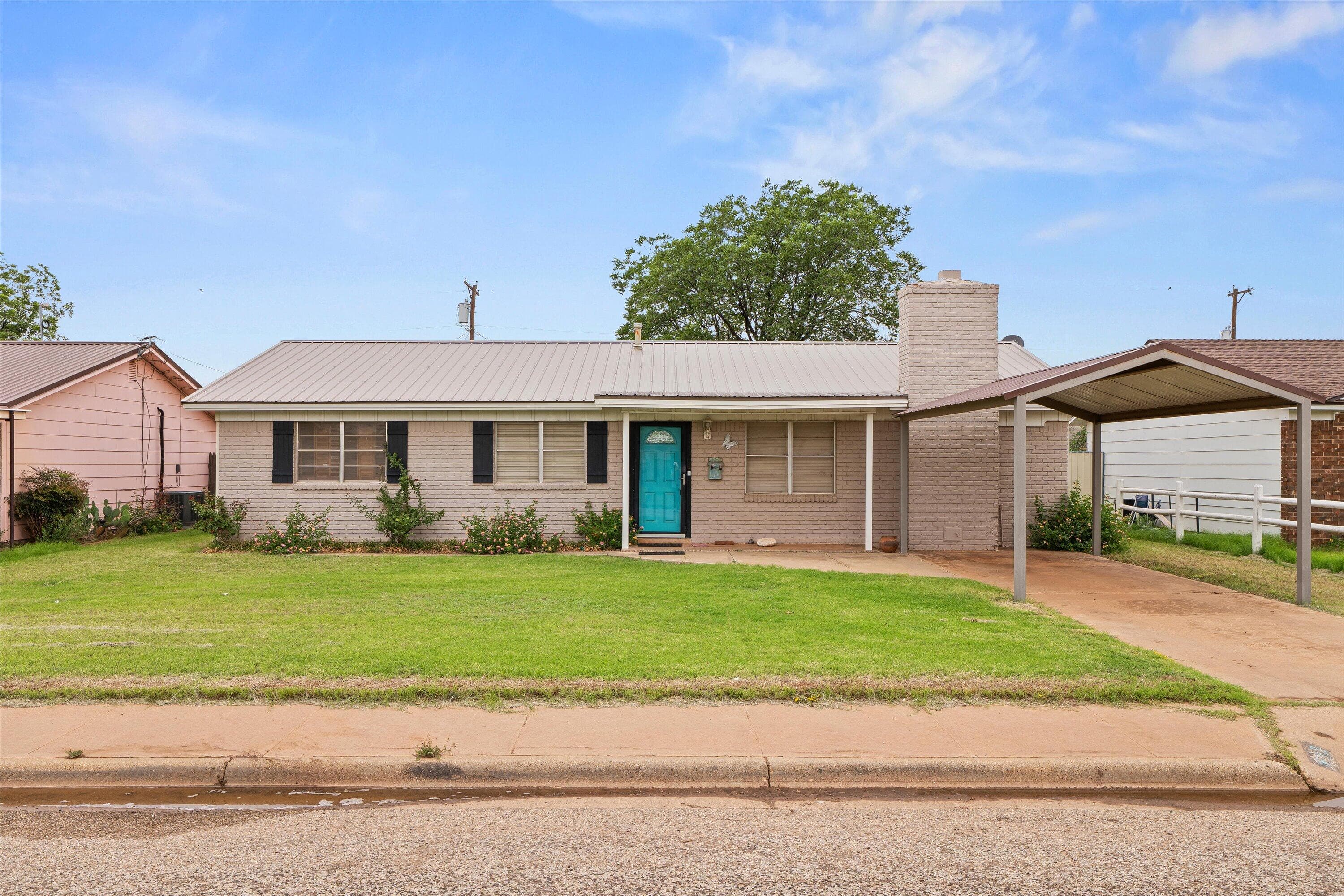 Single Family Residence at 613 N B Street