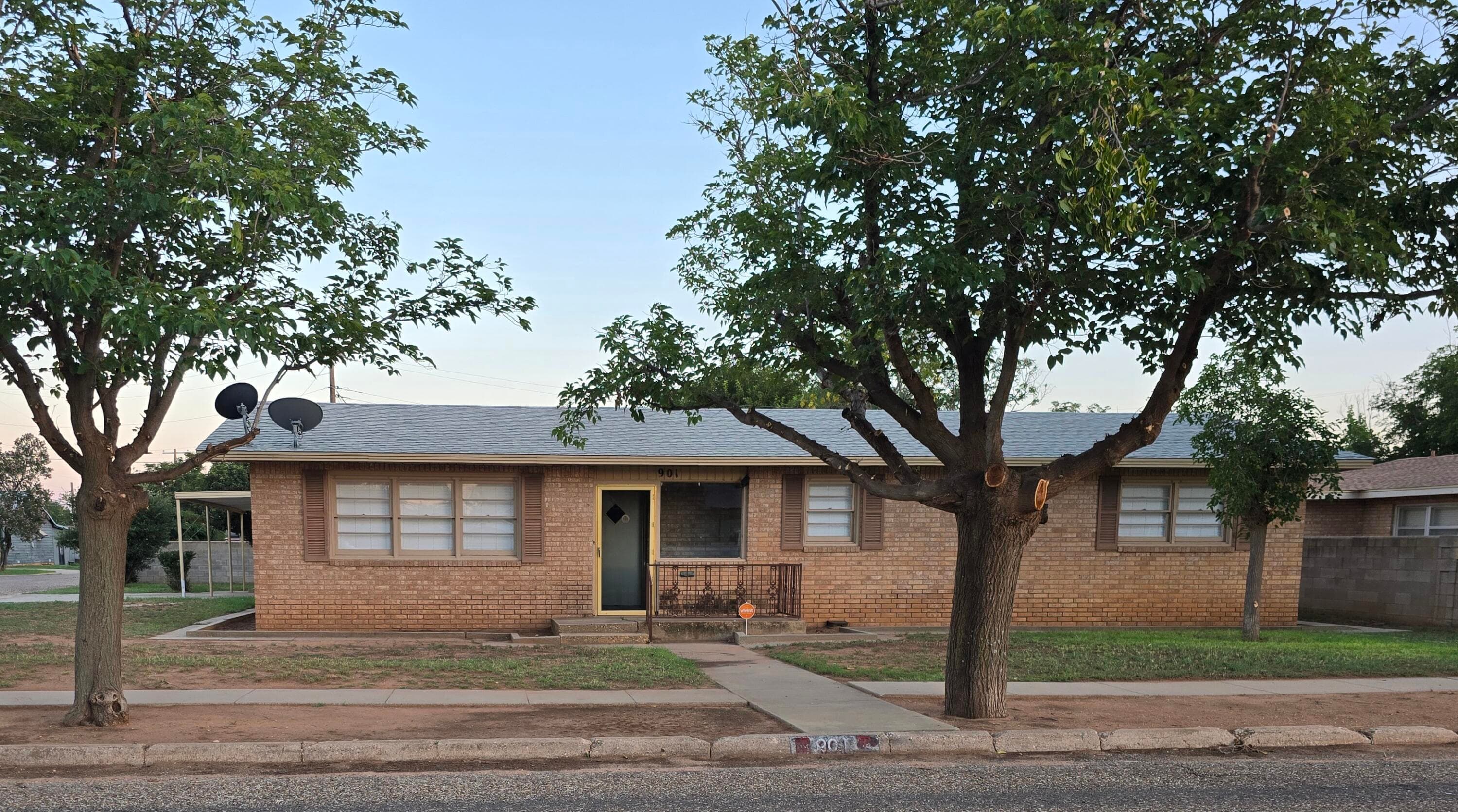 Single Family Residence at 901 N 11th Street