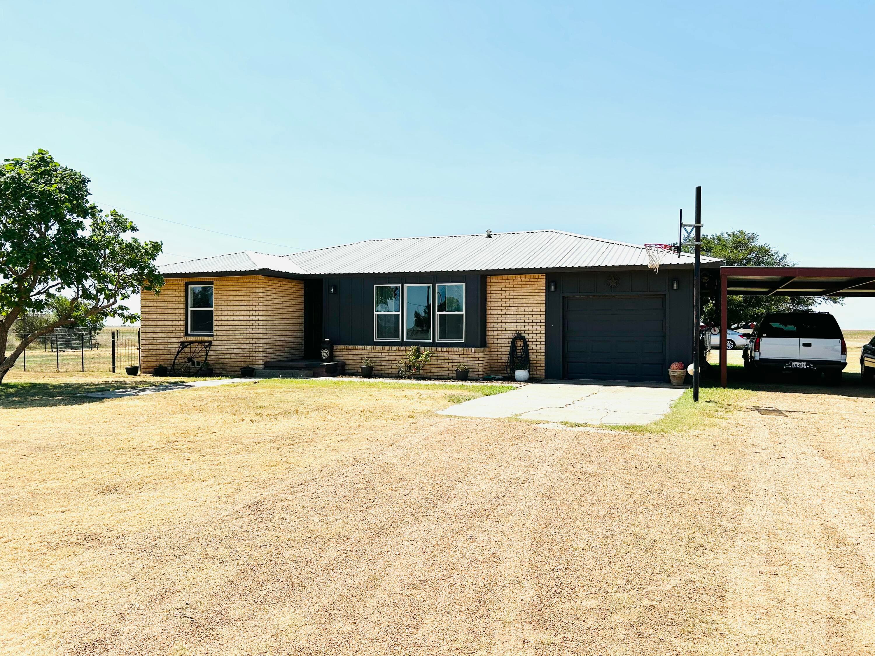 Single Family Residence at 209 W Nichols Avenue
