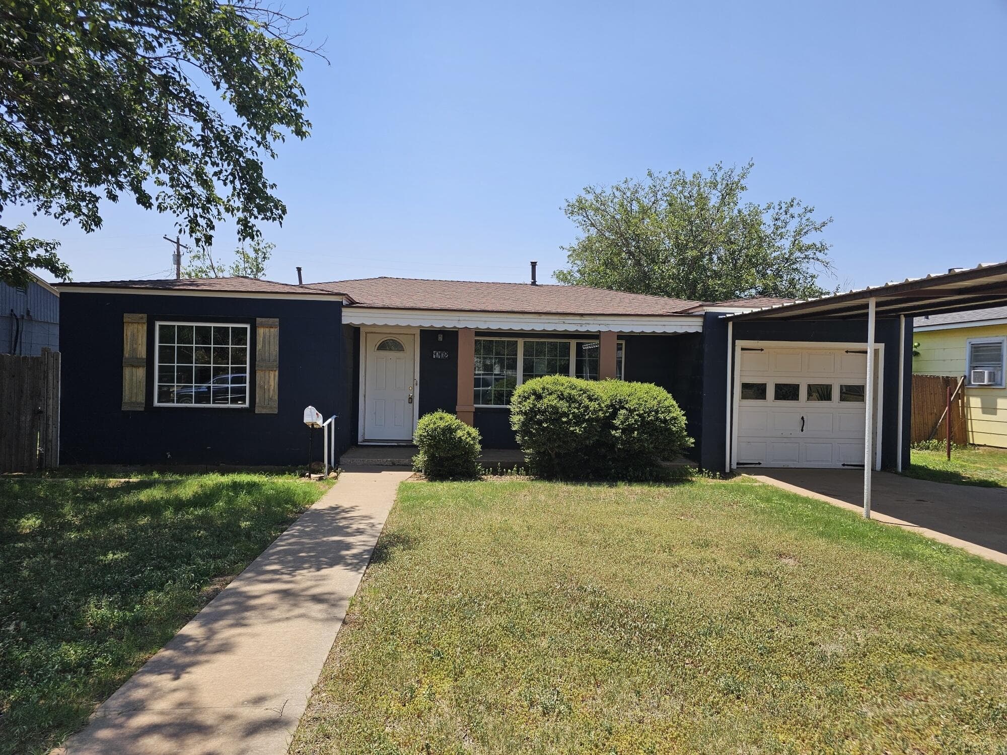 Single Family Residence at 112 Holly Street