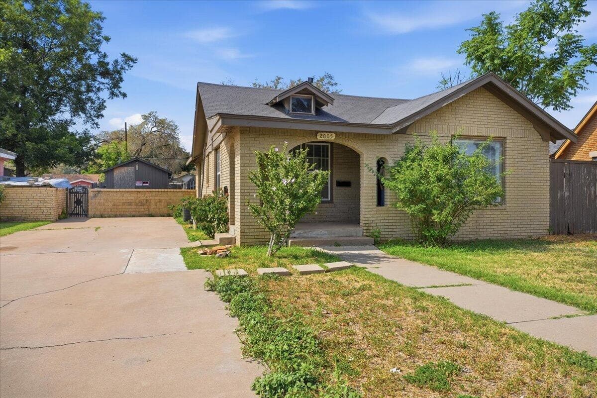 Single Family Residence at 2005 26th Street