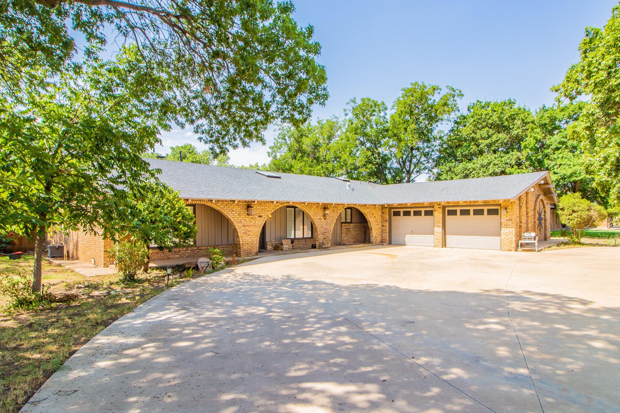 Single Family Residence at 905 W Mississippi Street