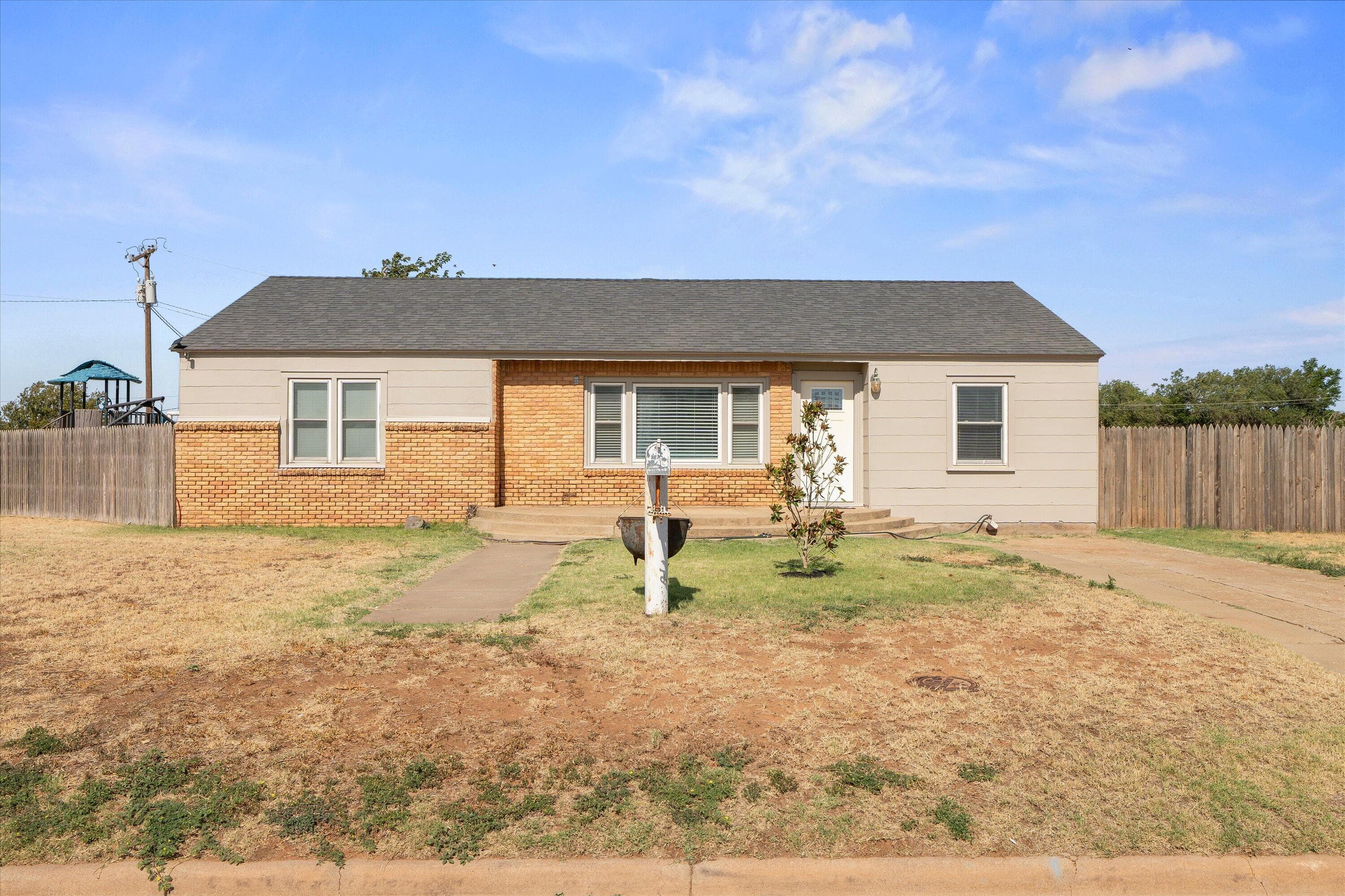 Single Family Residence at 711 S C Street