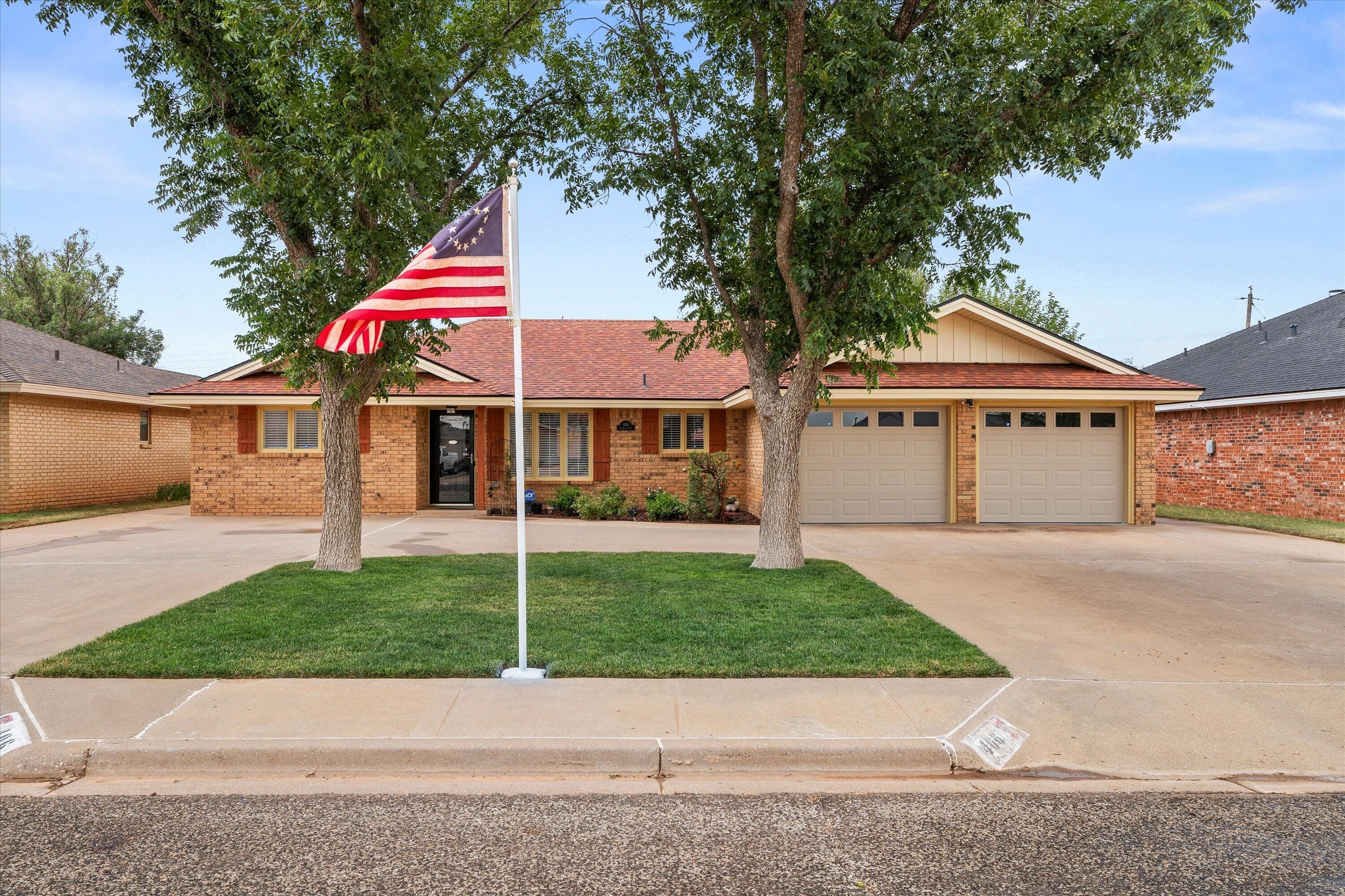 Single Family Residence at 406 E Jackson Street