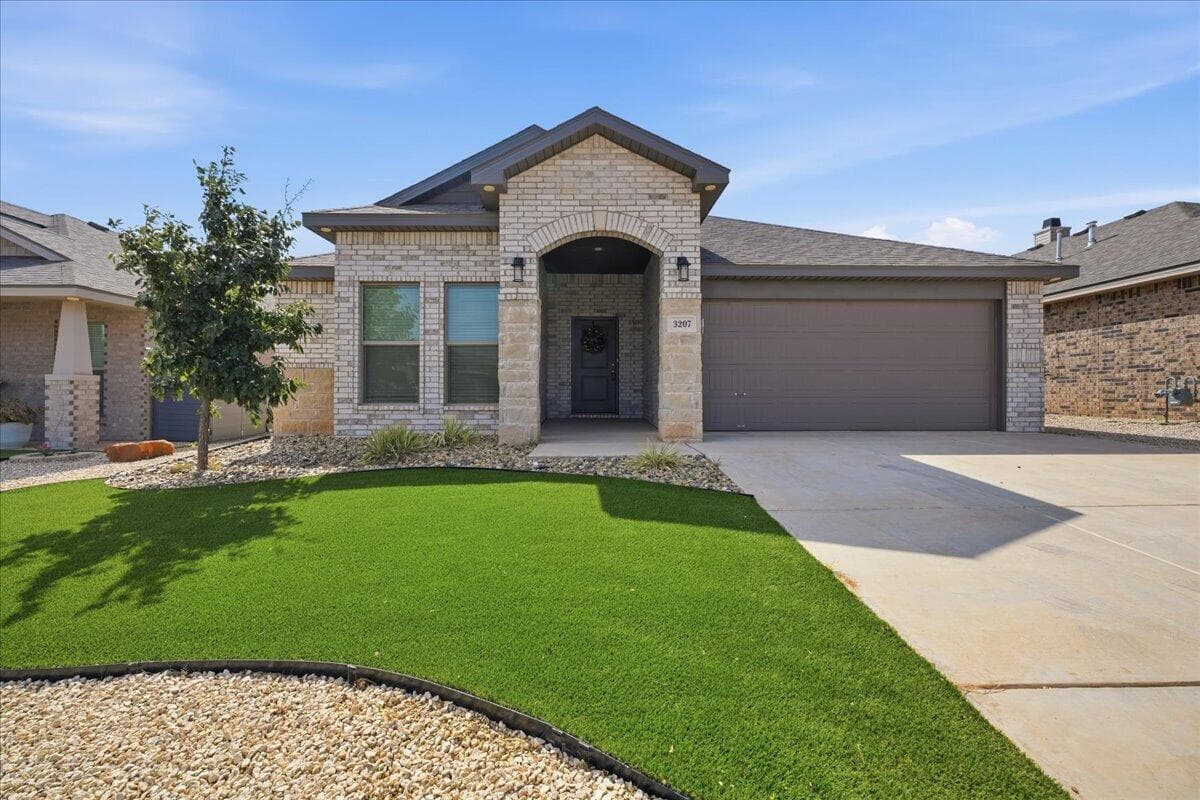 Single Family Residence at 3207 Bryan Avenue