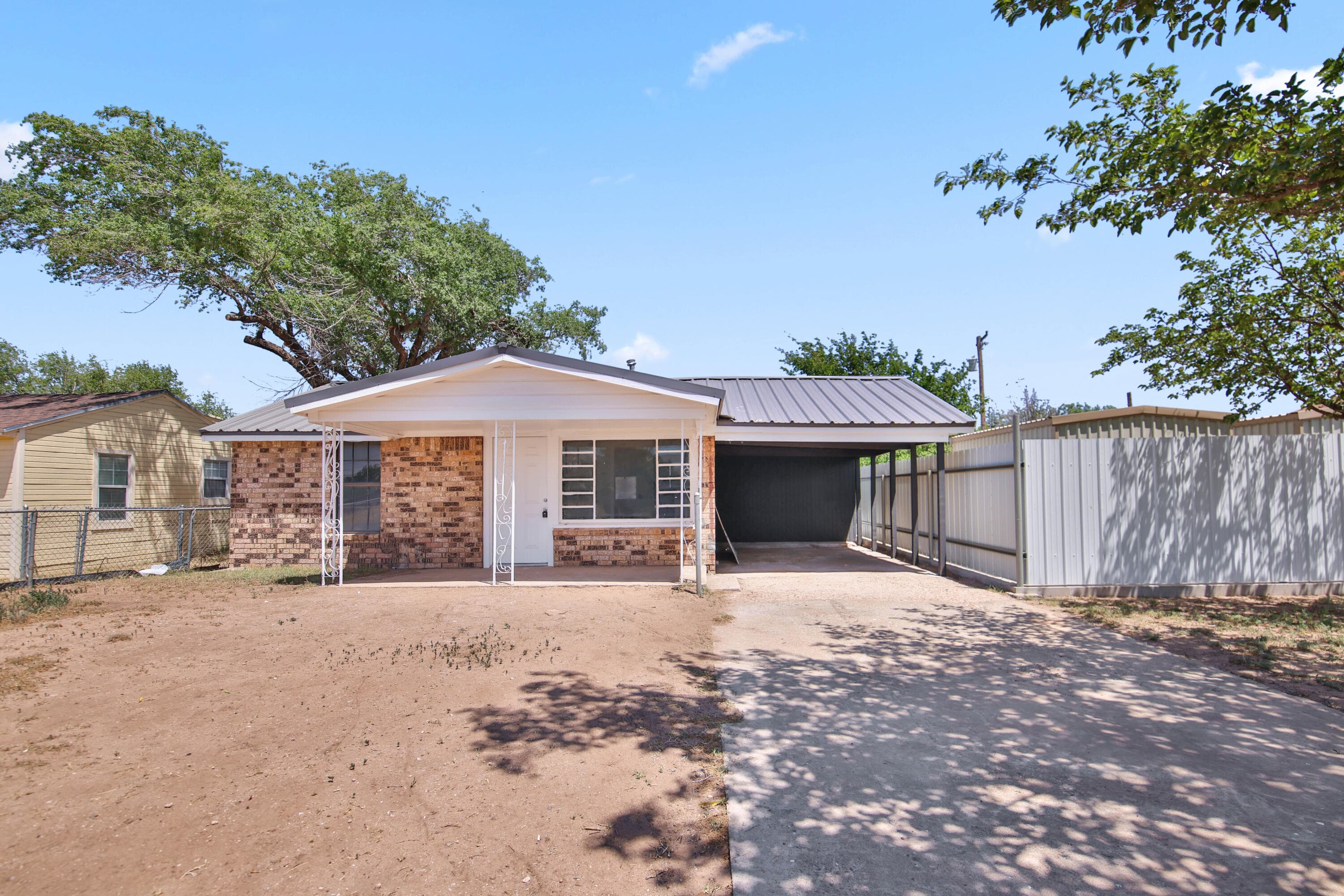 Single Family Residence at 312 N Avenue R