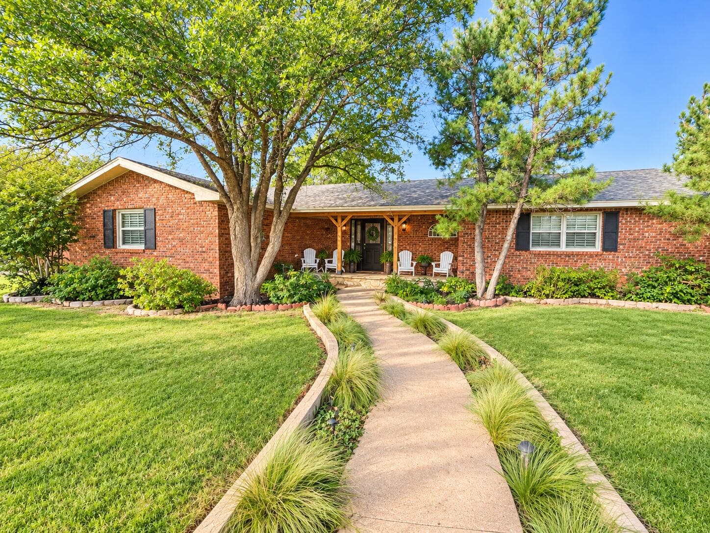 Single Family Residence at 1213 Dallas Street