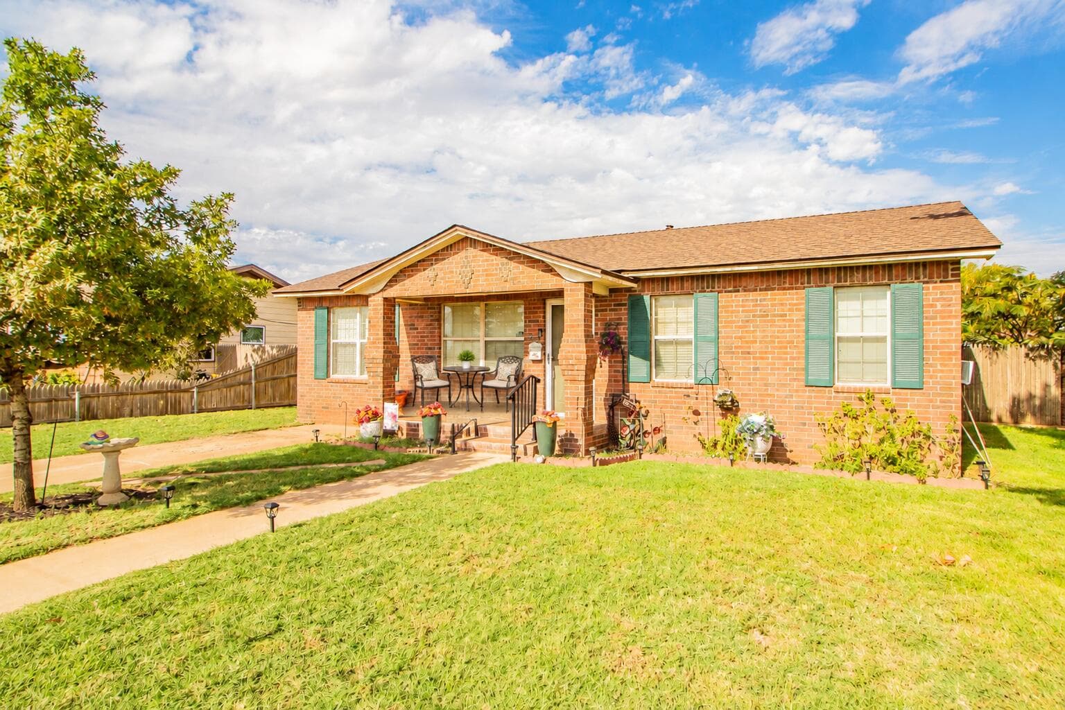 Single Family Residence at 407 E Lanny Avenue