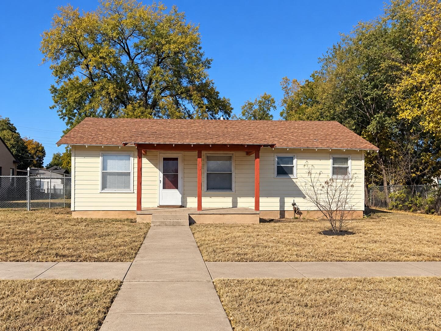 Single Family Residence at 715 W Davis Street