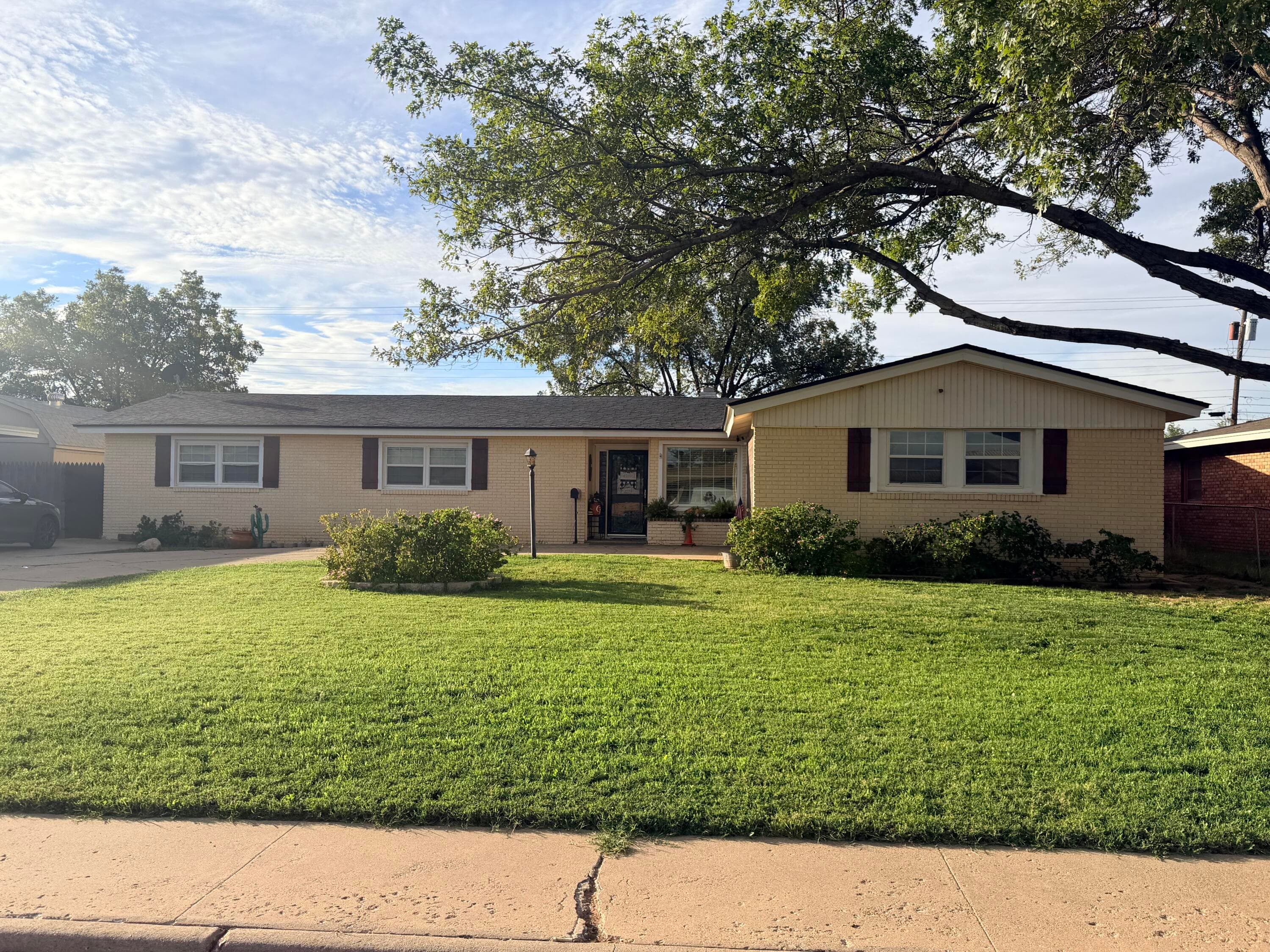 Single Family Residence at 1614 E Tate Street