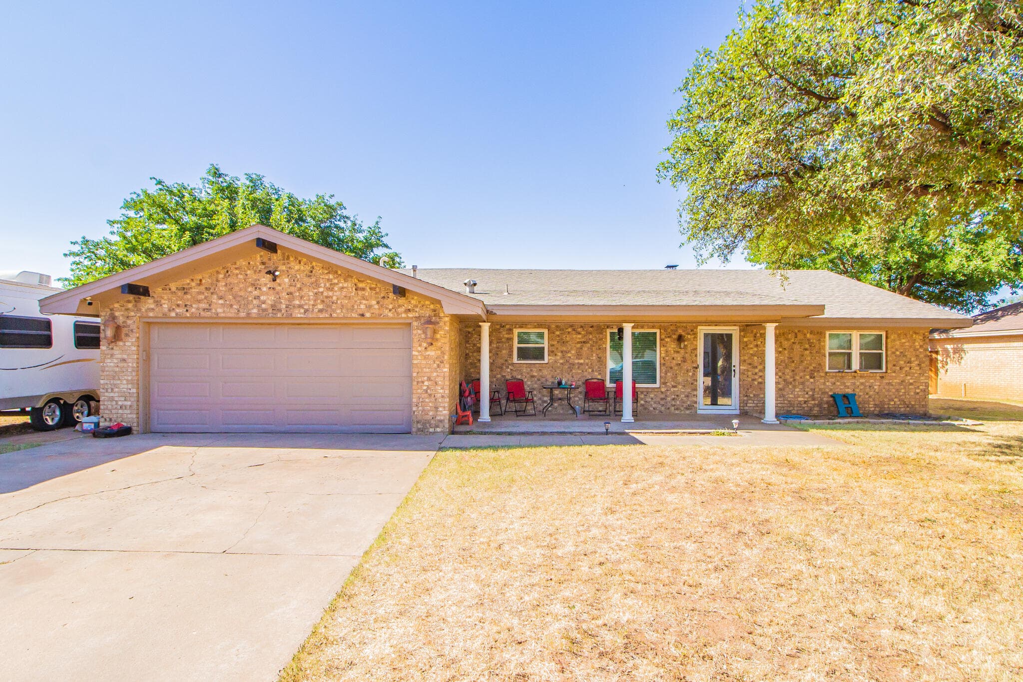 Single Family Residence at 1606 E Casa Linda Lane