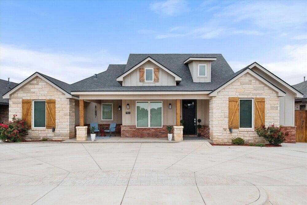 Single Family Residence at 903 Buckingham Avenue